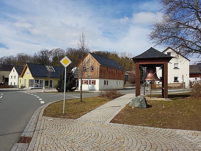 Blick auf Vogtlandglocke und Jahnshof